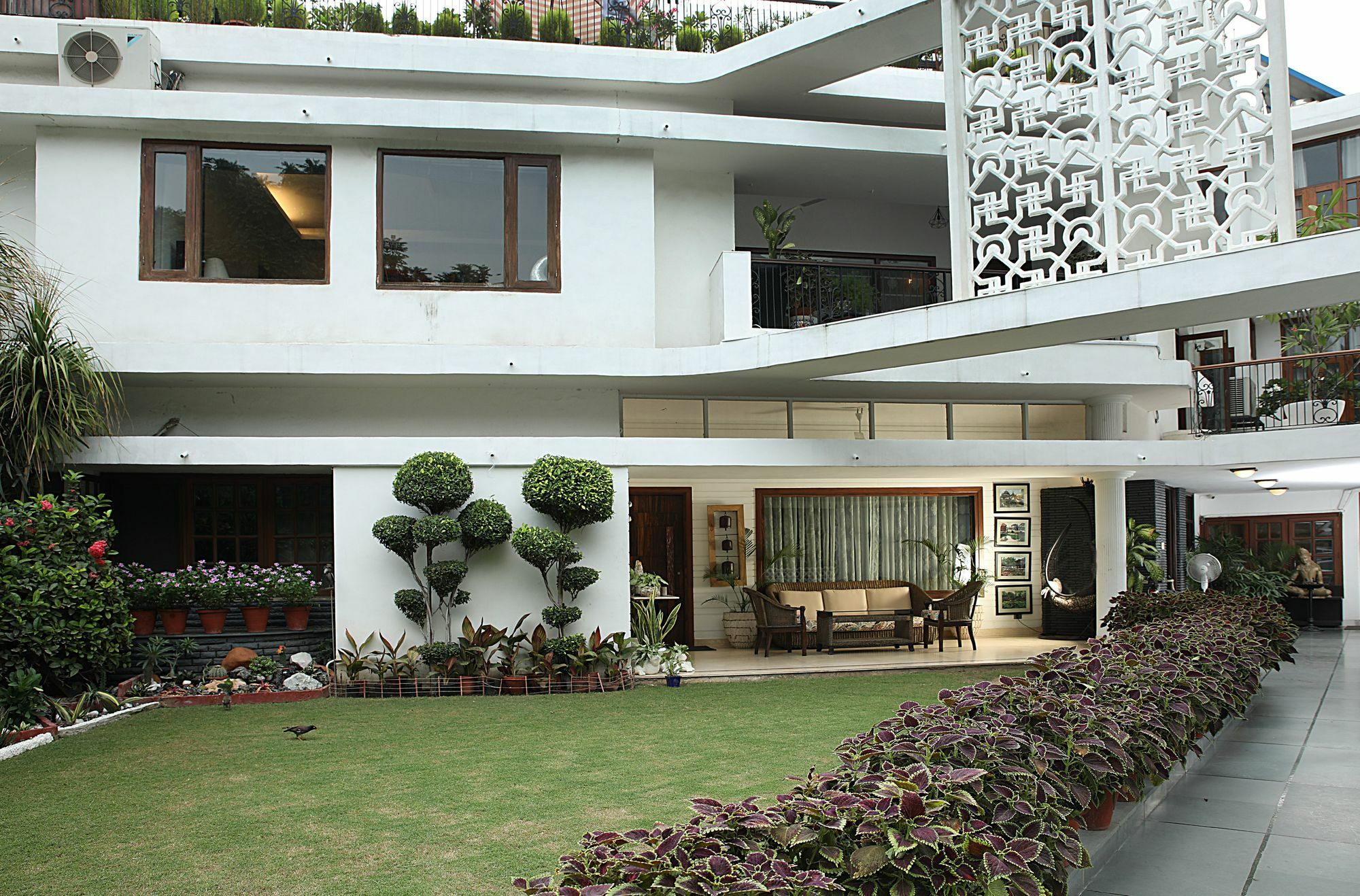 Ahuja Residency Golf Links Hotel New Delhi Exterior photo